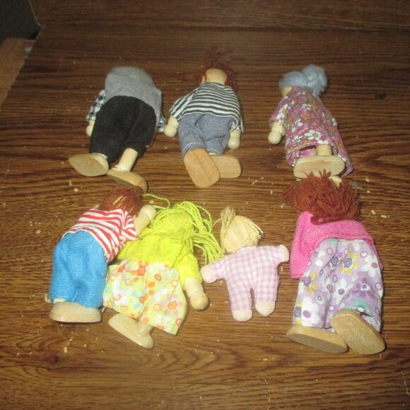 Wooden Poseable Doll Family- Grandparents Parent Brother Sister Baby - Picture 2 of 2